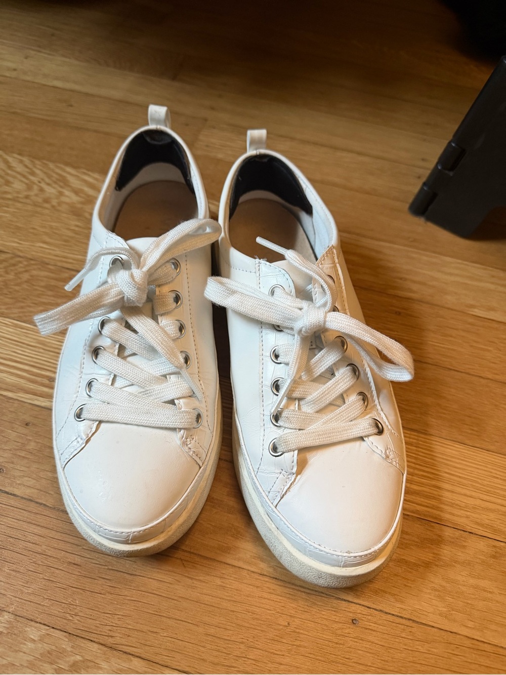 Vionic White Women's Winny Sneaker